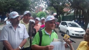 Luis Aguayo fue detenido y sus materiales confiscados por distribuir materiales de la MCNOC denunciando las irregularidades del Caso Curuguaty