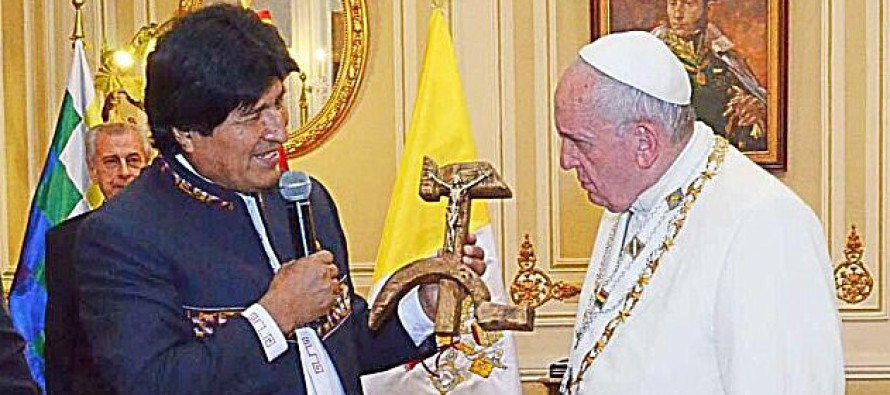 La verdadera historia de la Cruz que regaló Evo Morales al Papa Francisco