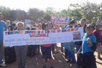 Por una vida digna marcharon niños/as de la escuela San Miguel del Bañado Sur
