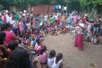 Niños de los refugios del Bañado Sur recibieron a los Reyes Magos