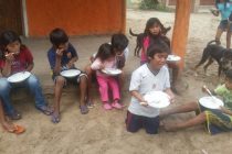 Escolares del Chaco comen arroz