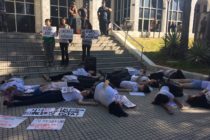 Feminicidio: Mujeres realizan acción frente al Poder Judicial
