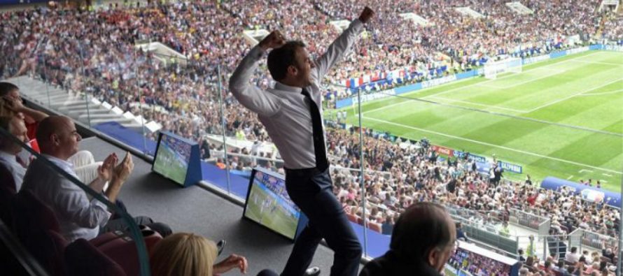 Macron: el presidente que expulsa inmigrantes, pero festeja sus goles
