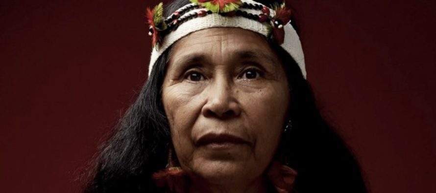 Denuncian destitución de docente, escritora, y poeta indígena en el MEC